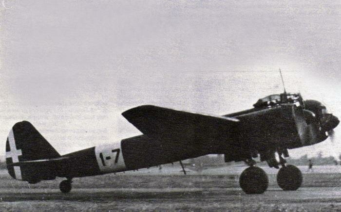Junkers Ju.88 A-4 Forlì, estate 1943. Velivolo n.7 della 1a squadriglia del Nucleo Speciale Addestramento
