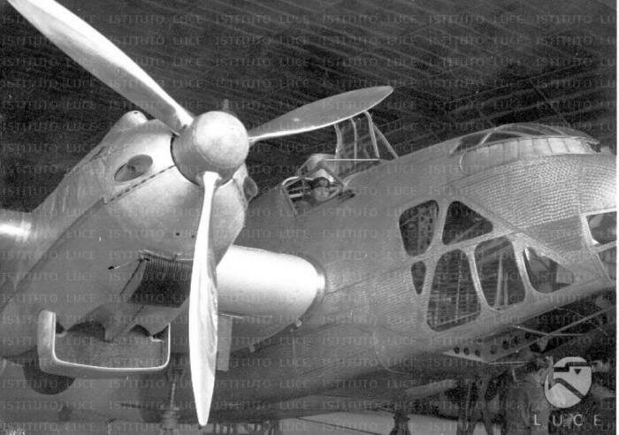 Caproni Taliedo, 31 ottobre 1936 Mussolini ispeziona un Ca.135 Asso